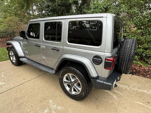 Used 2019 Jeep Wrangler Unlimited Sahara AWD/4WD image 3