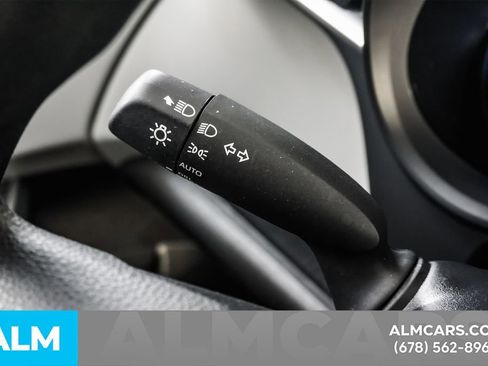 Used 2026 Toyota Sienna LE FWD image 31