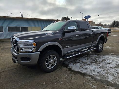 Used 2022 RAM 2500 Laramie AWD/4WD image 2