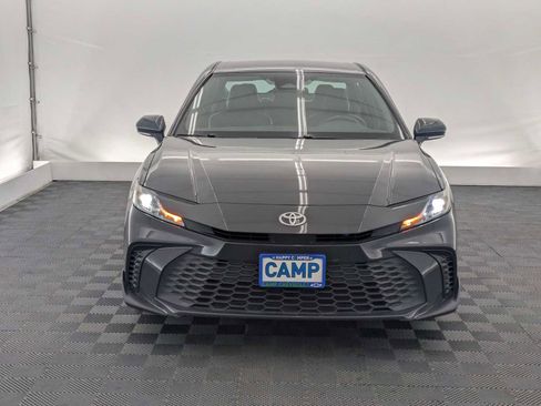 Used 2025 Toyota Camry SE image 9
