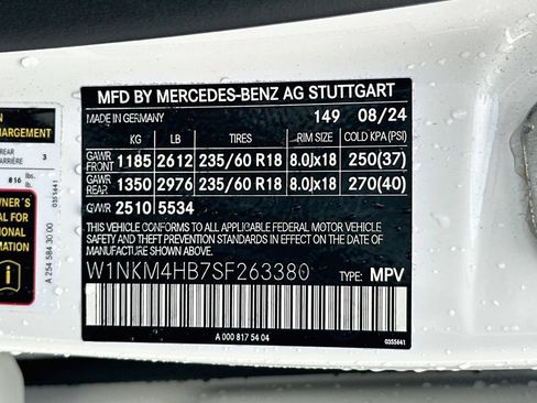 Used 2025 Mercedes-Benz GLC 300 4MATIC image 28