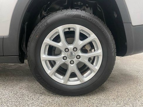 Used 2014 Jeep Cherokee Latitude image 27