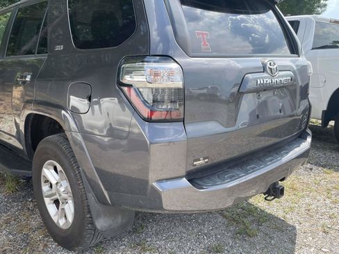 Used 2020 Toyota 4Runner SR5 AWD/4WD image 11