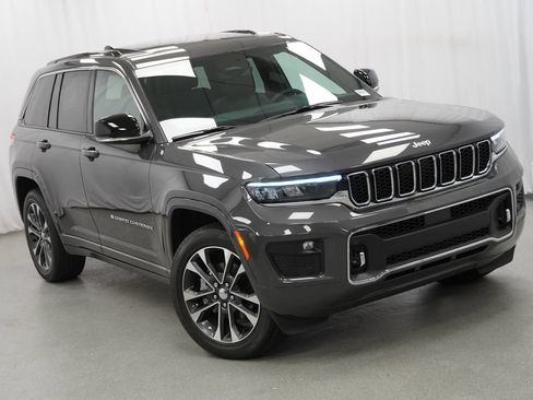 Certified 2025 Jeep Grand Cherokee Overland w/ Trailer Tow Package AWD/4WD image 9