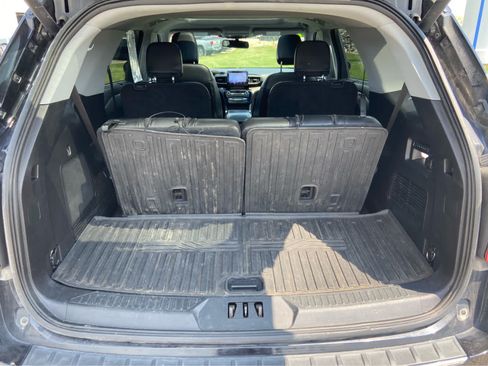 Used 2022 Ford Explorer Limited w/ Equipment Group 301A AWD/4WD image 7