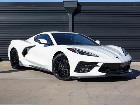 Used 2025 Chevrolet Corvette Stingray Preferred Cpe w/ Stealth Interior Trim Package image 9