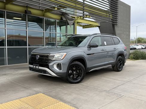 Used 2024 Volkswagen Atlas Peak Edition SEL image 1