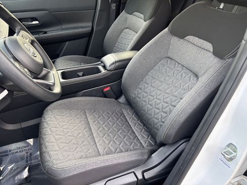 Used 2025 Nissan Kicks SV image 35