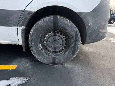 Used 2025 Mercedes-Benz Sprinter 2500 image 4