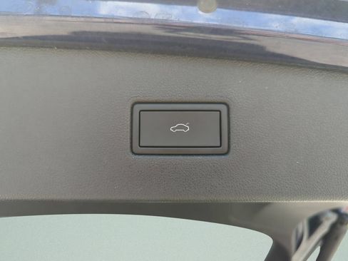 Used 2024 Volkswagen Tiguan SE FWD image 18