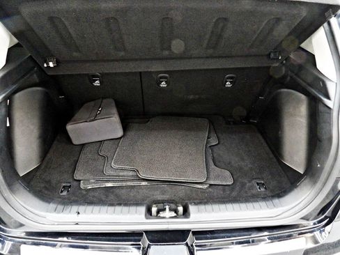 Used 2021 Hyundai Venue SE w/ Cargo Package FWD image 13