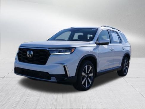 New 2025 Honda Pilot Touring image 7