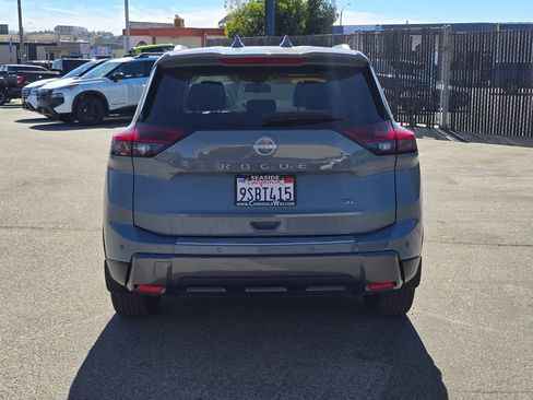 Used 2025 Nissan Rogue SL w/ Tech Package FWD image 32