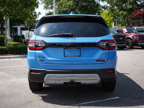 Used 2025 Honda Pilot TrailSport image 9