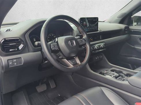 Used 2024 Honda Pilot TrailSport image 9