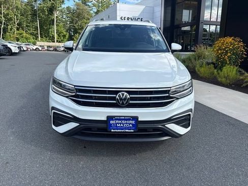 Used 2023 Volkswagen Tiguan SE w/ Panoramic Sunroof Package AWD/4WD image 2