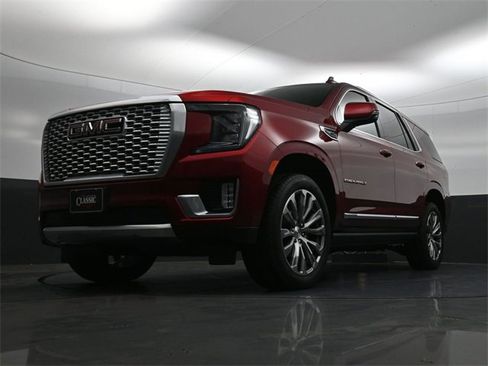 Used 2021 GMC Yukon Denali w/ Denali Premium Package image 24