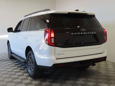 Used 2025 Ford Expedition Active AWD/4WD image 3
