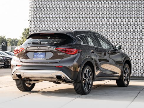 Used 2018 INFINITI QX30 Premium w/ Navigation Package AWD/4WD image 4