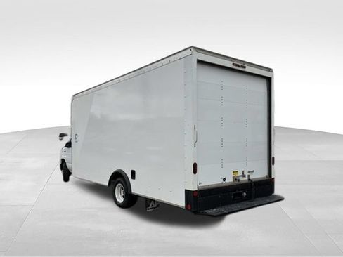 Used 2022 Ford E-450 and Econoline 450 Super Duty w/ Power Windows & Locks Group RWD image 3