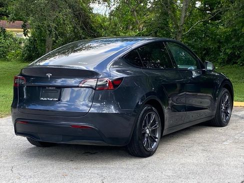 Used 2025 Tesla Model Y Long Range RWD image 9