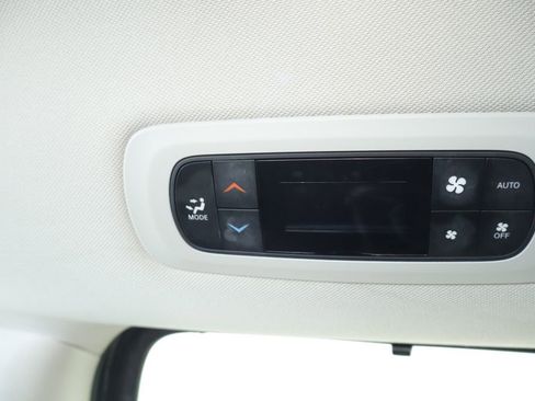 Certified 2023 Chrysler Pacifica Touring-L FWD image 23