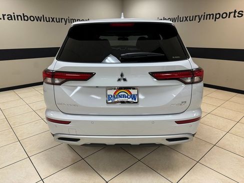 Used 2024 Mitsubishi Outlander 4WD Plug-In Hybrid image 5