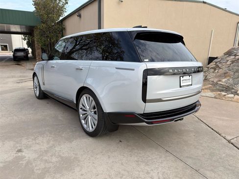 Used 2025 Land Rover Range Rover Long Wheelbase SE AWD/4WD image 3