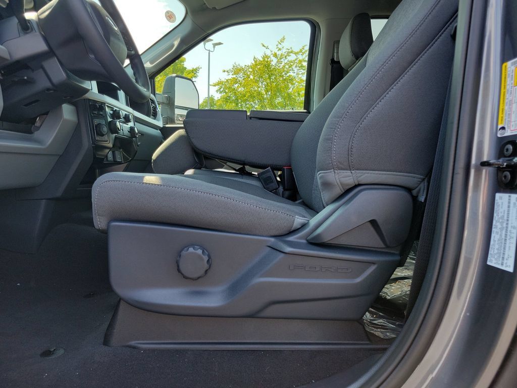 New 2026 Ford F250 XL w/ STX Appearance Package AWD/4WD image 19