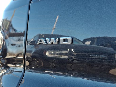 Used 2023 Cadillac XT4 Luxury w/ Cold Weather Package image 32