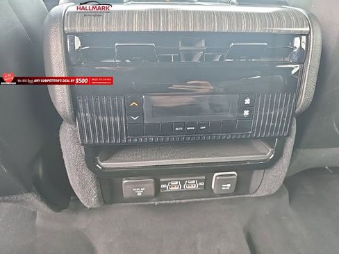 Used 2023 Jeep Wagoneer L Series II AWD/4WD image 23