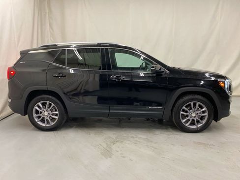 Used 2024 GMC Terrain SLT image 9