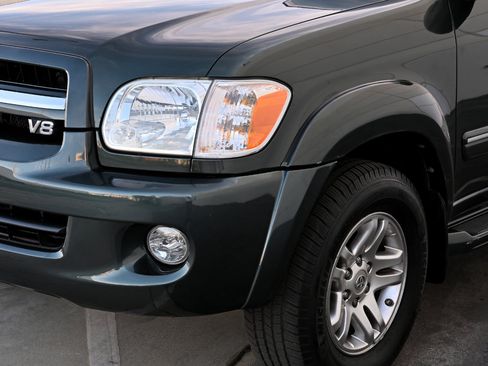 Used 2006 Toyota Sequoia Limited image 30