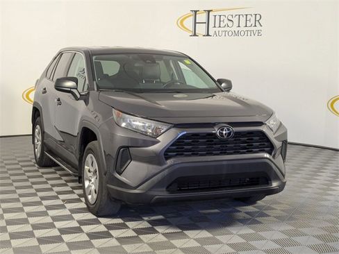 Used 2022 Toyota RAV4 LE image 2