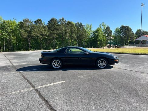 Used 2000 Chevrolet Camaro Z28 w/ SS Performance/Appearance Pkg RWD image 13