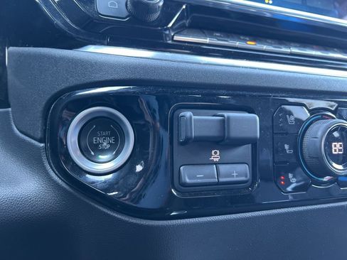 Used 2022 Chevrolet Silverado 1500 High Country image 21