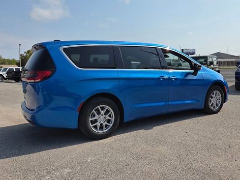 New 2026 Chrysler Pacifica Select FWD image 7