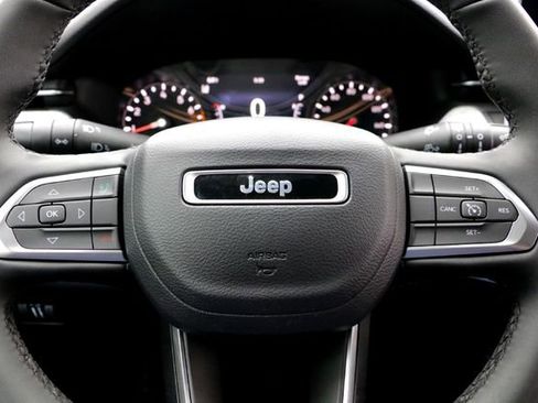 Used 2023 Jeep Compass Latitude AWD/4WD image 13