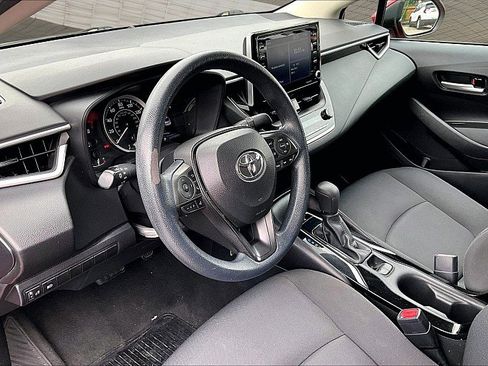 Used 2021 Toyota Corolla LE FWD image 12