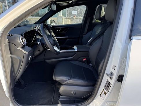 Used 2025 Mercedes-Benz GLC 300 4MATIC image 12