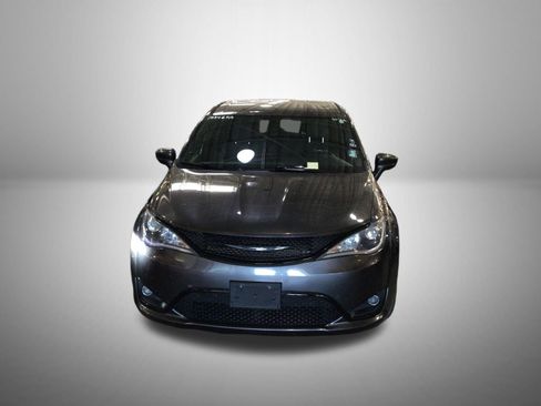 Used 2019 Chrysler Pacifica Touring Plus w/ S Appearance Package FWD image 1