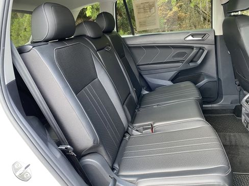 Used 2023 Volkswagen Tiguan SE image 35