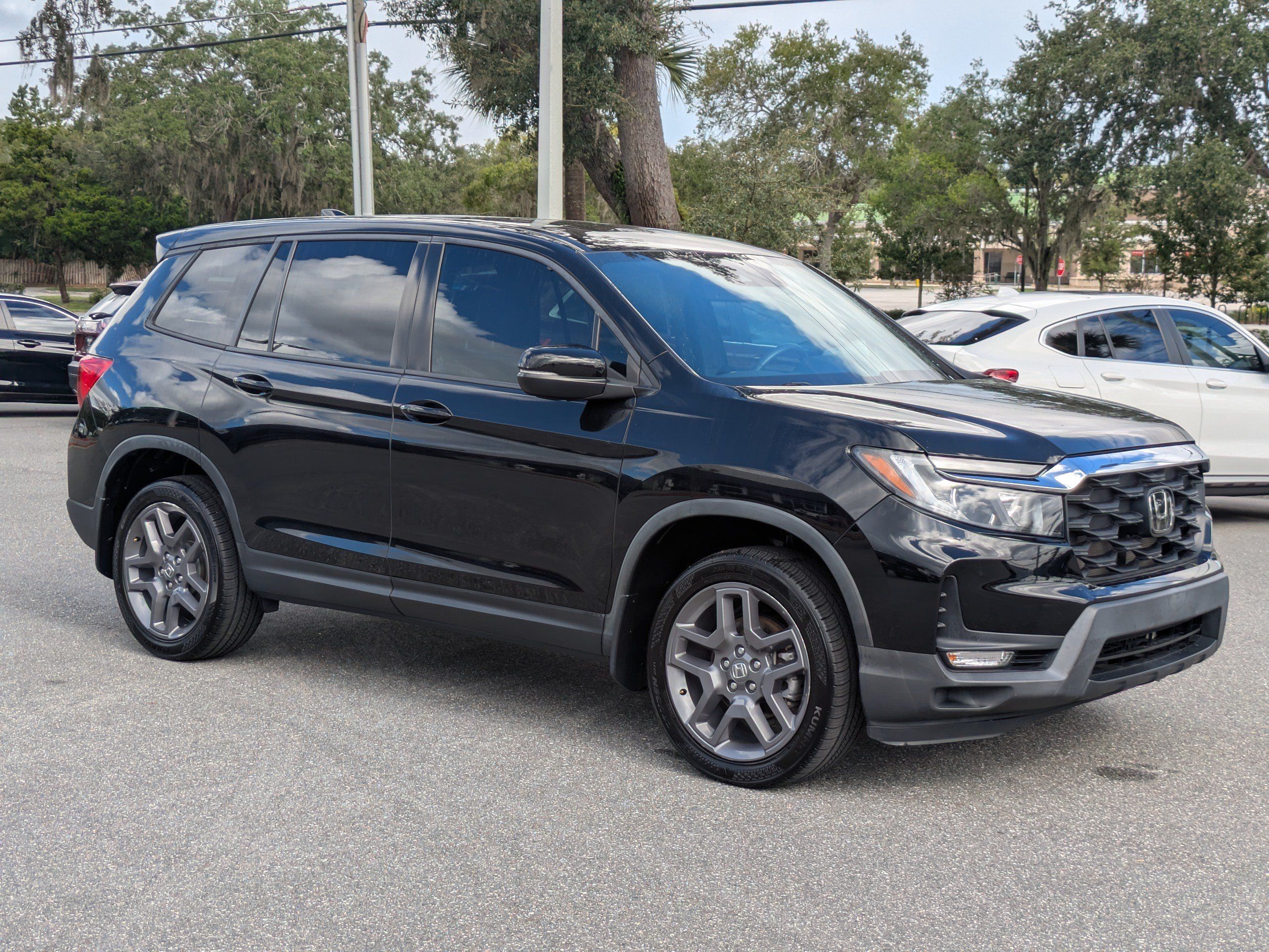 Used 2023 Honda Passport EX-L image 2