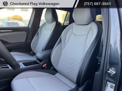 New 2026 Volkswagen Tiguan SE R-Line image 19