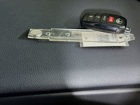 Used 2025 Toyota Camry SE w/ Convenience Package FWD image 33
