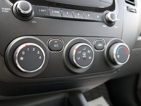 Used 2017 Kia Forte LX image 33