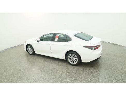 Used 2023 Toyota Camry LE image 5