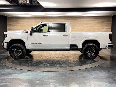 Used 2024 GMC Sierra 3500 Denali w/ Denali Reserve Package AWD/4WD image 20