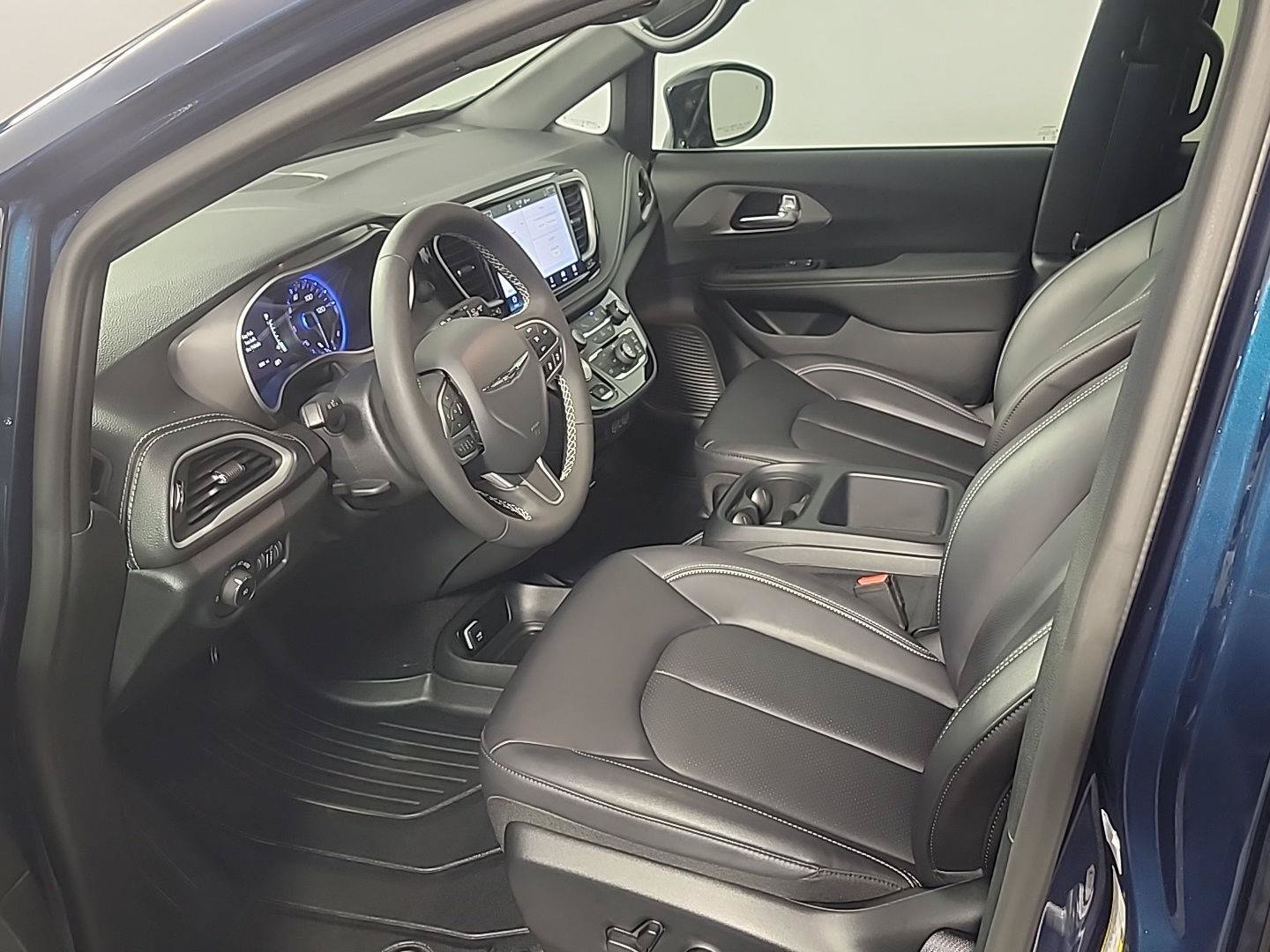 Used 2025 Chrysler Pacifica Select FWD image 20