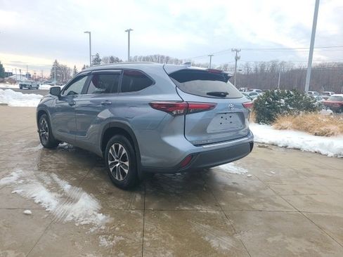 Used 2024 Toyota Highlander XLE image 5